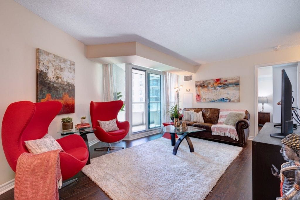 live in downtown toronto condo available
