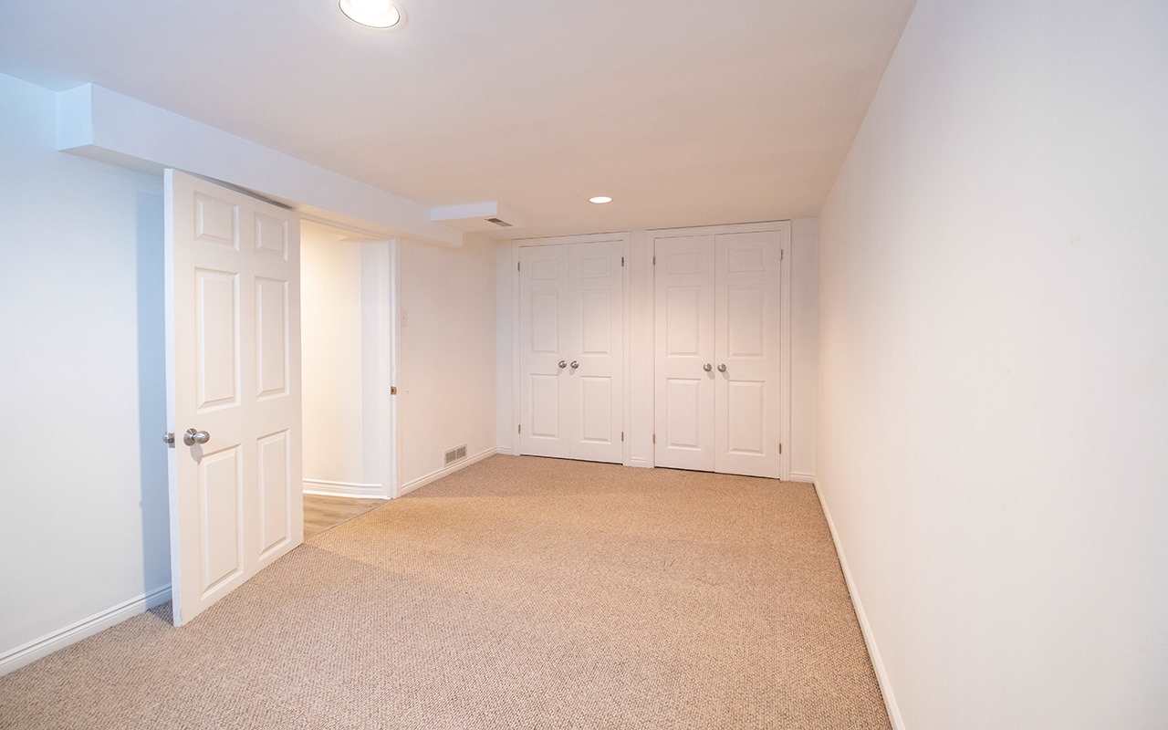 15 Blantyre Avenue Lower Unit DeClute Real Estate