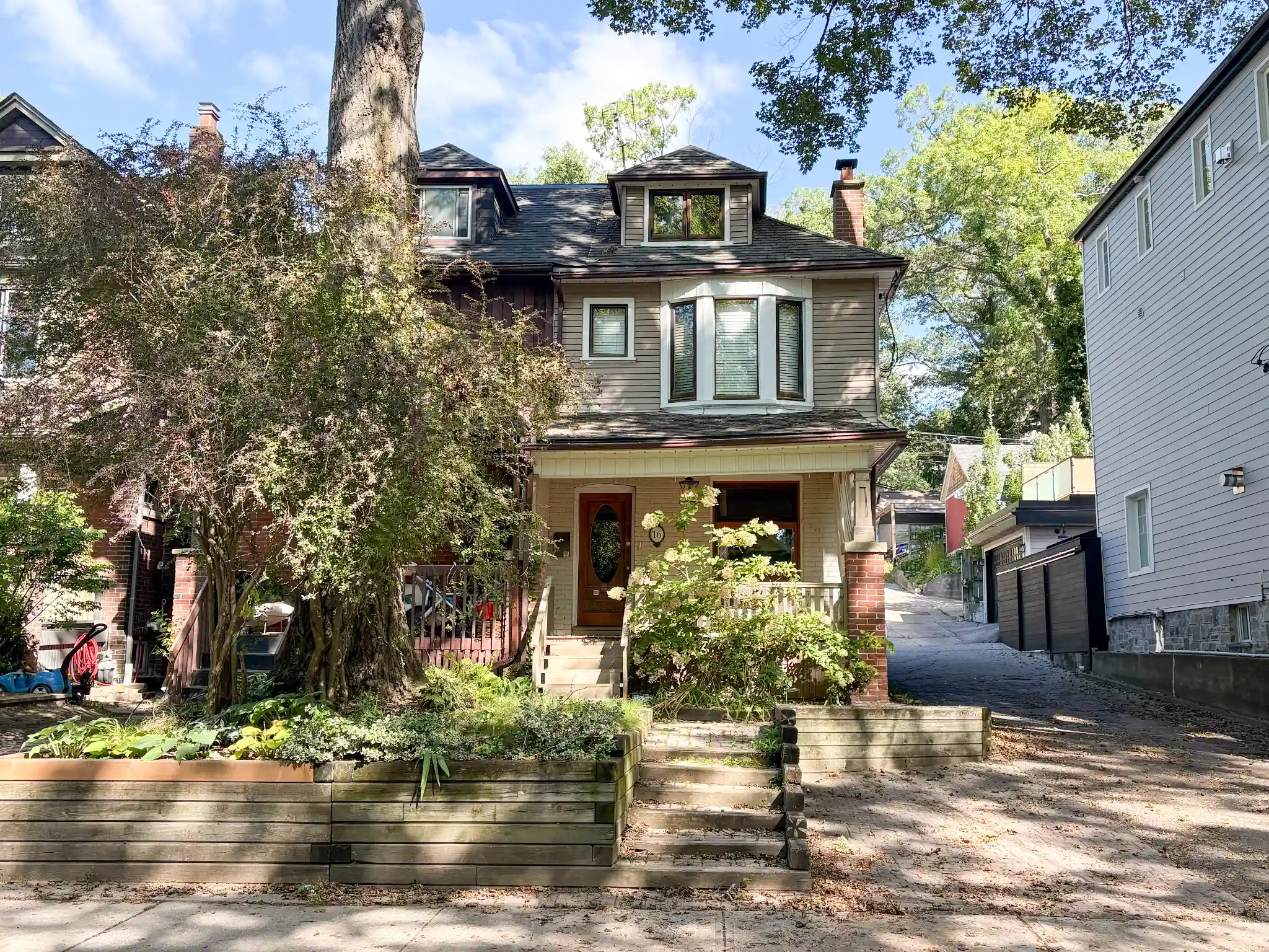 16 Cedar Avenue